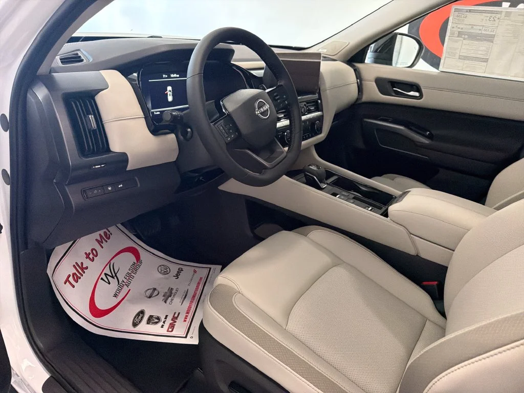 New 2026 Everest White Pearl TriCoat Nissan SL image 9