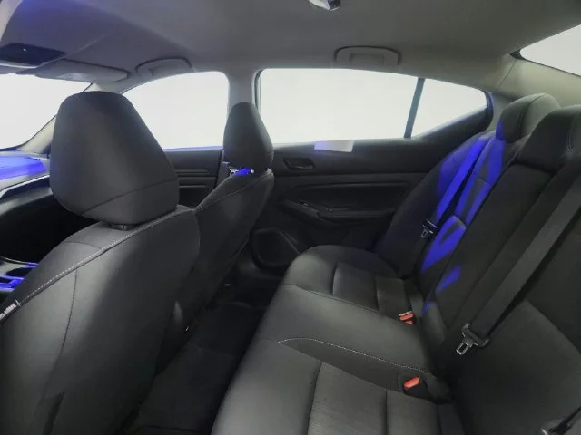 Used 2025 White Nissan 2.5 SV image 18