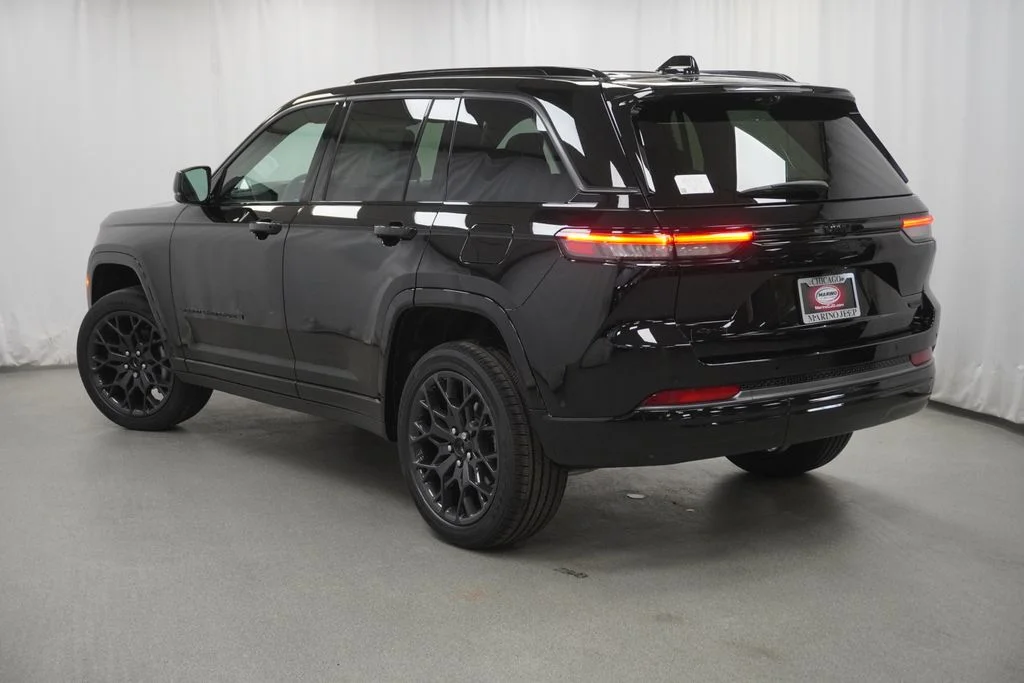 New 2026 Diamond Black Crystal Pearl-Coat Exterior Paint Jeep Summit image 13
