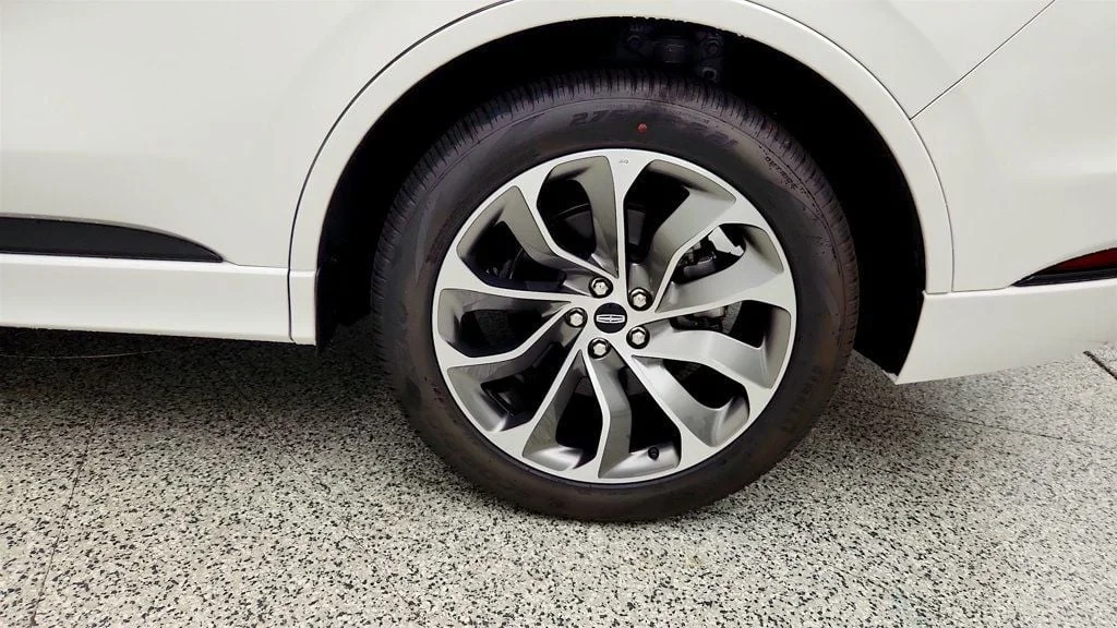 Used 2025 Pristine White Metallic Tri-Coat Lincoln Premiere RWD w/ Jet Pkg & 21