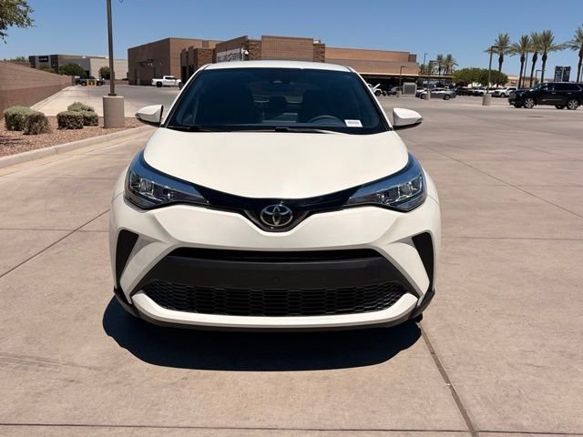 Used 2021 White Toyota XLE image 3