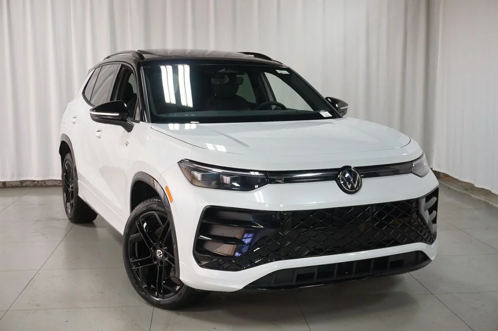 New 2026 Opal White Volkswagen 2.0T SE R-Line Black image 4