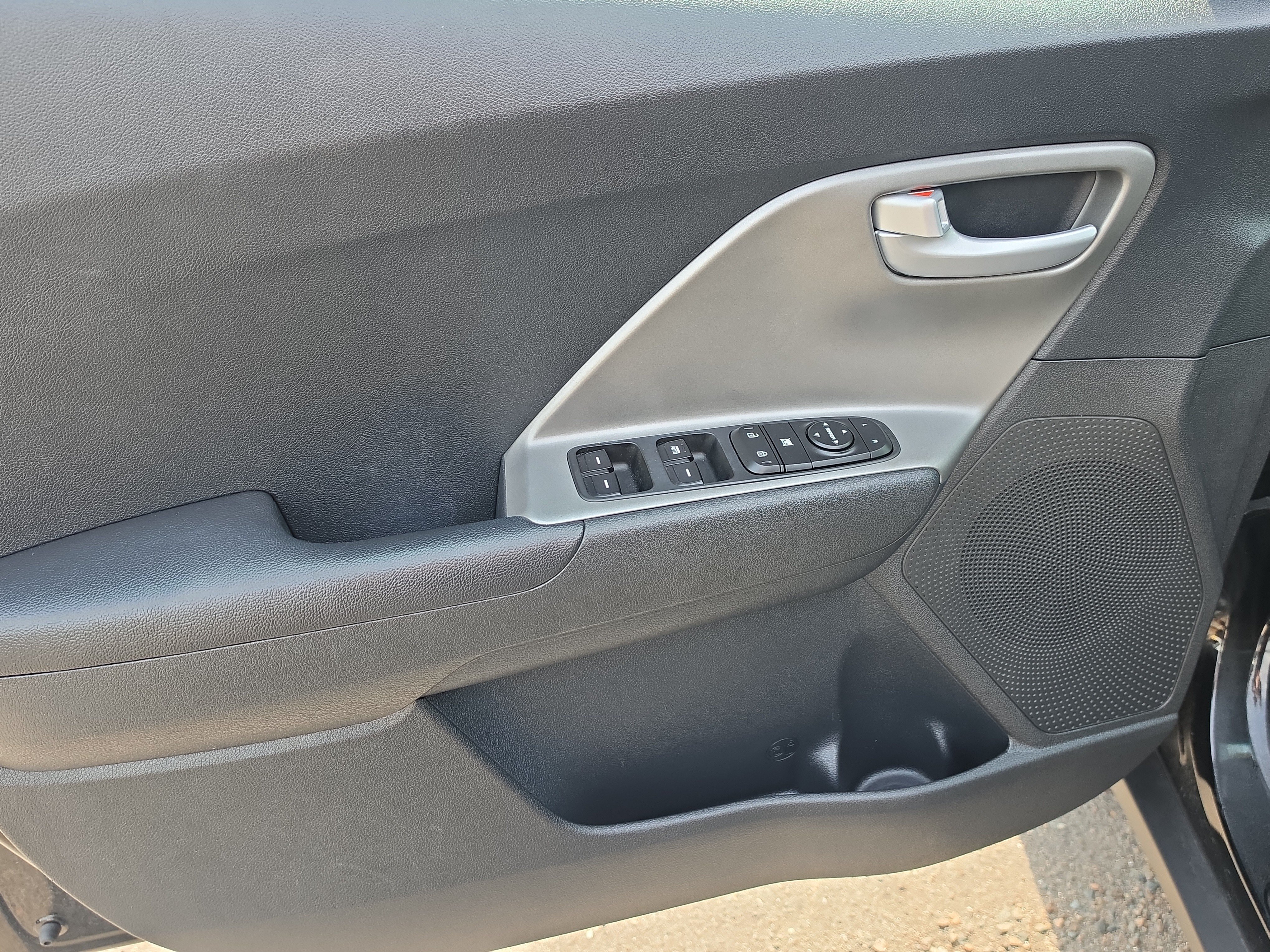 Certified Used 2022 Aurora Black Pearl Kia LX image 16