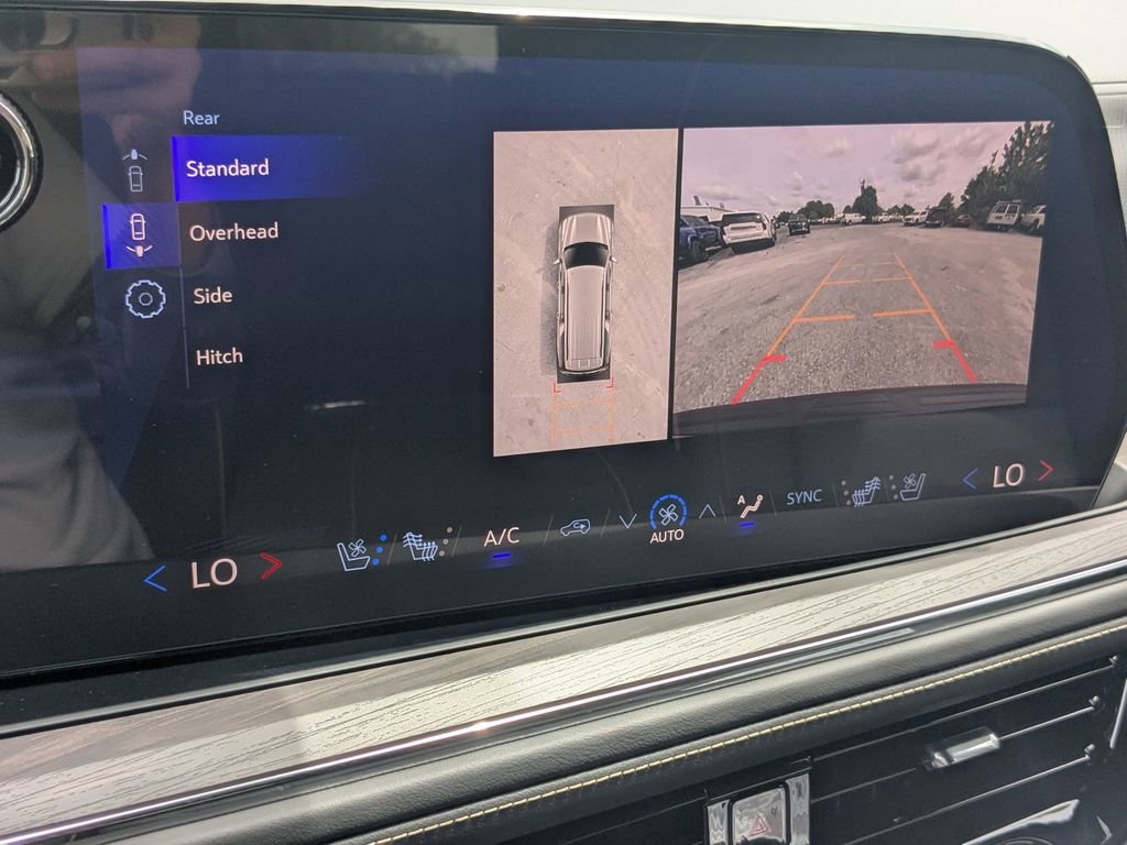 2025 Chevrolet Suburban Premier - Photo 19