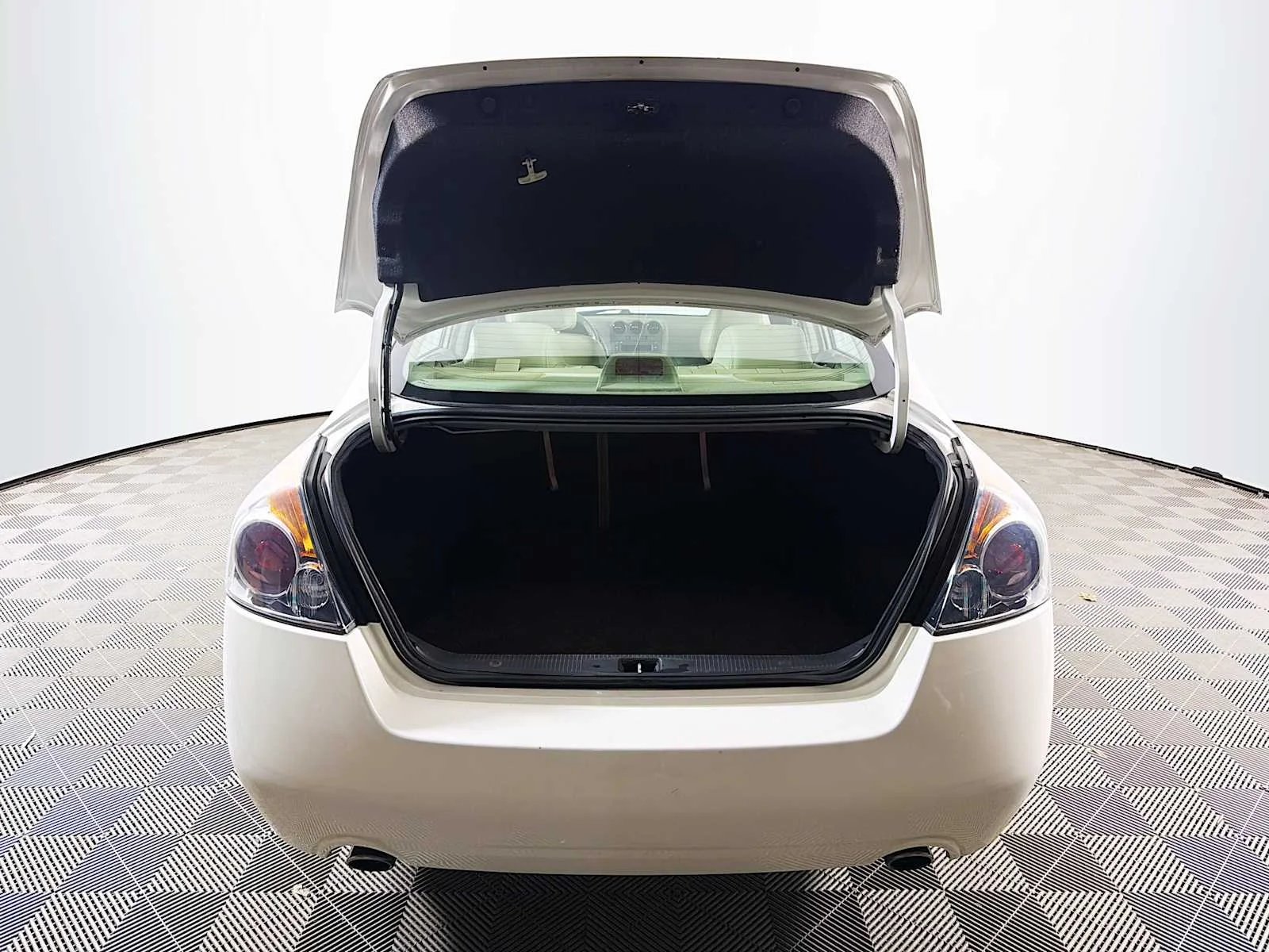 Used 2011 Winter Frost Pearl Nissan 2.5 SL image 19