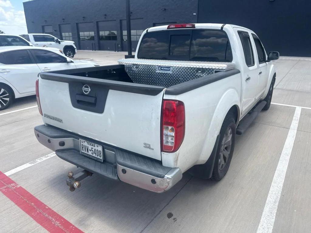 Used 2019 White Nissan SL image 3