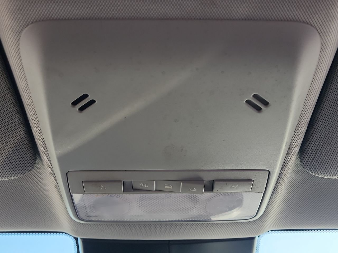 Used 2018 SUMMIT WHITE Chevrolet LT image 25
