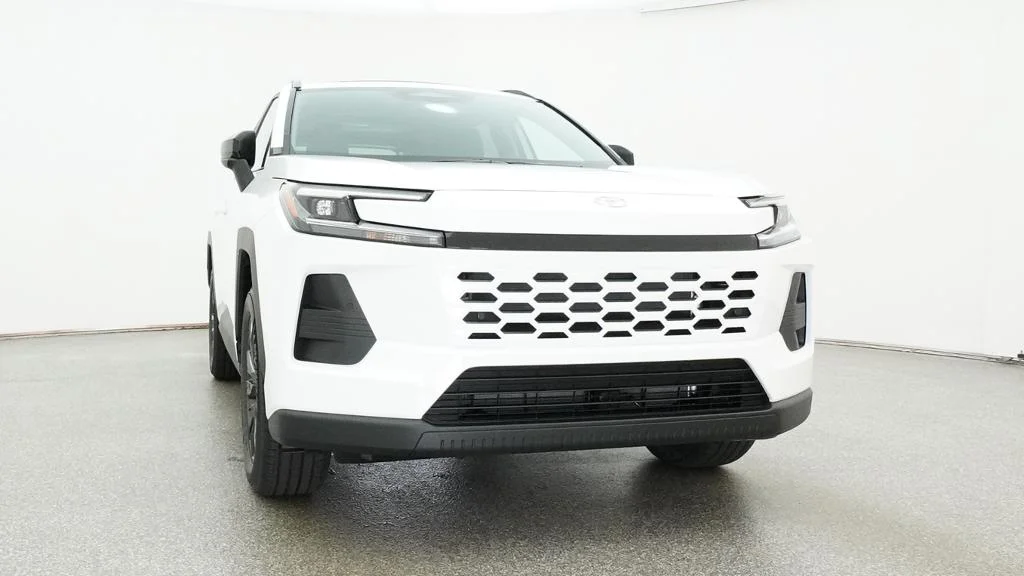 New 2026 Ice Cap Toyota XLE Premium image 7