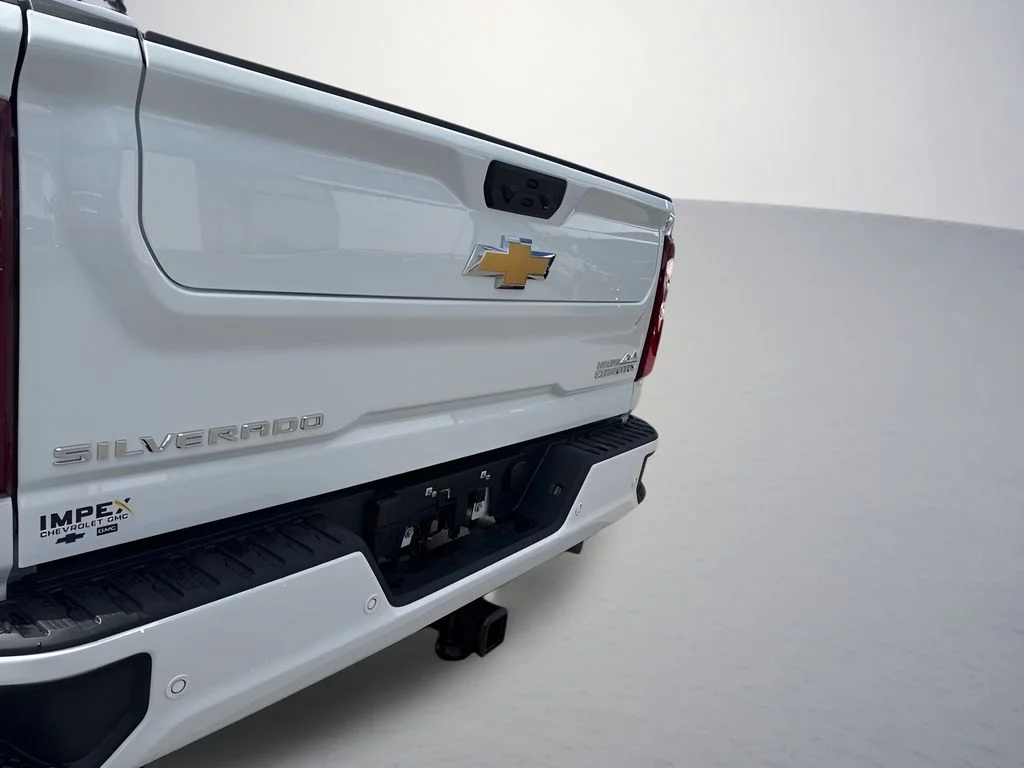 New 2026 White Chevrolet High Country image 32