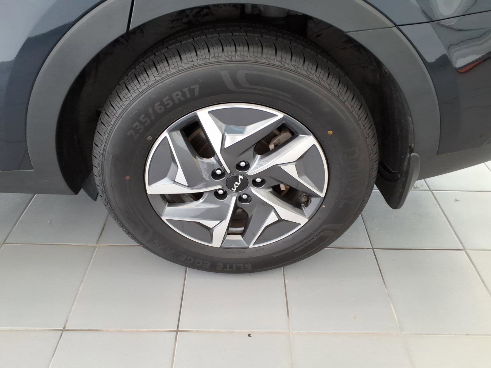 2022 Kia Sorento S Hybrid - Photo 17