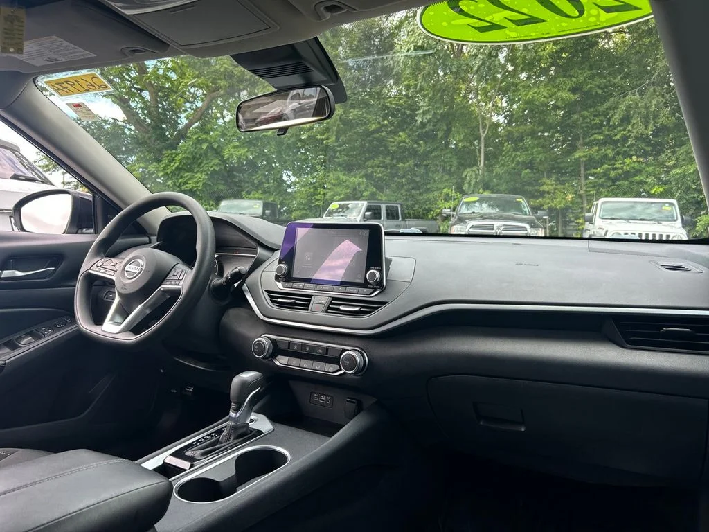 Used 2022 Black Nissan 2.5 SV image 32