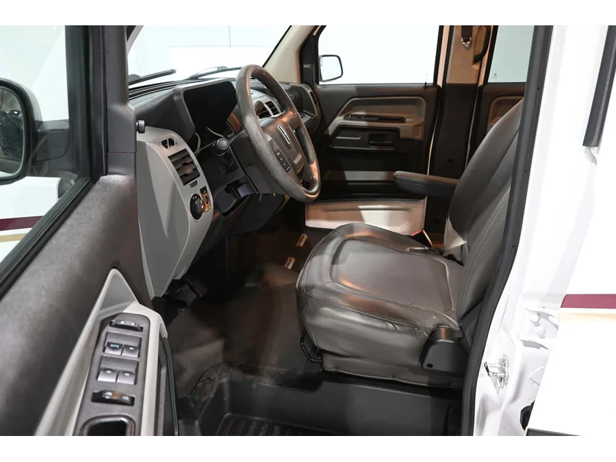 Used 2014 WHITE VPG DX Mobility Handicap Van image 13