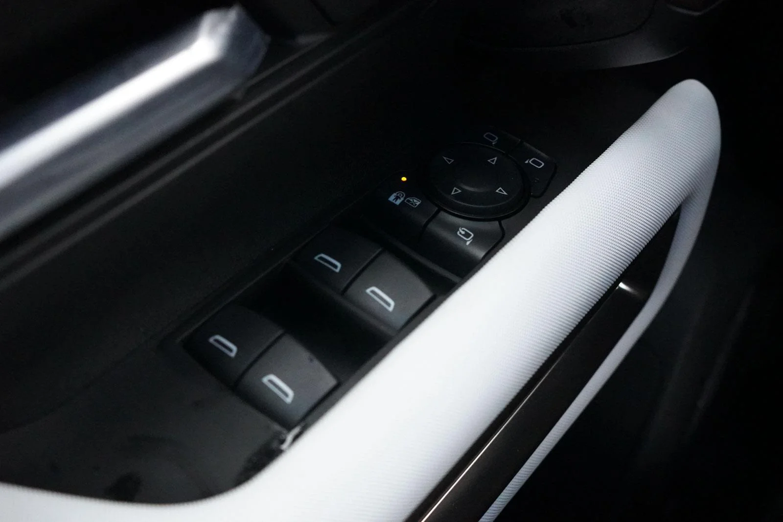 2024 GMC HUMMER EV 2X - Photo 18