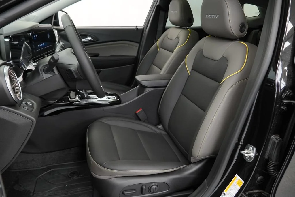 New 2026 Mosaic Black Metallic Chevrolet ACTIV image 6