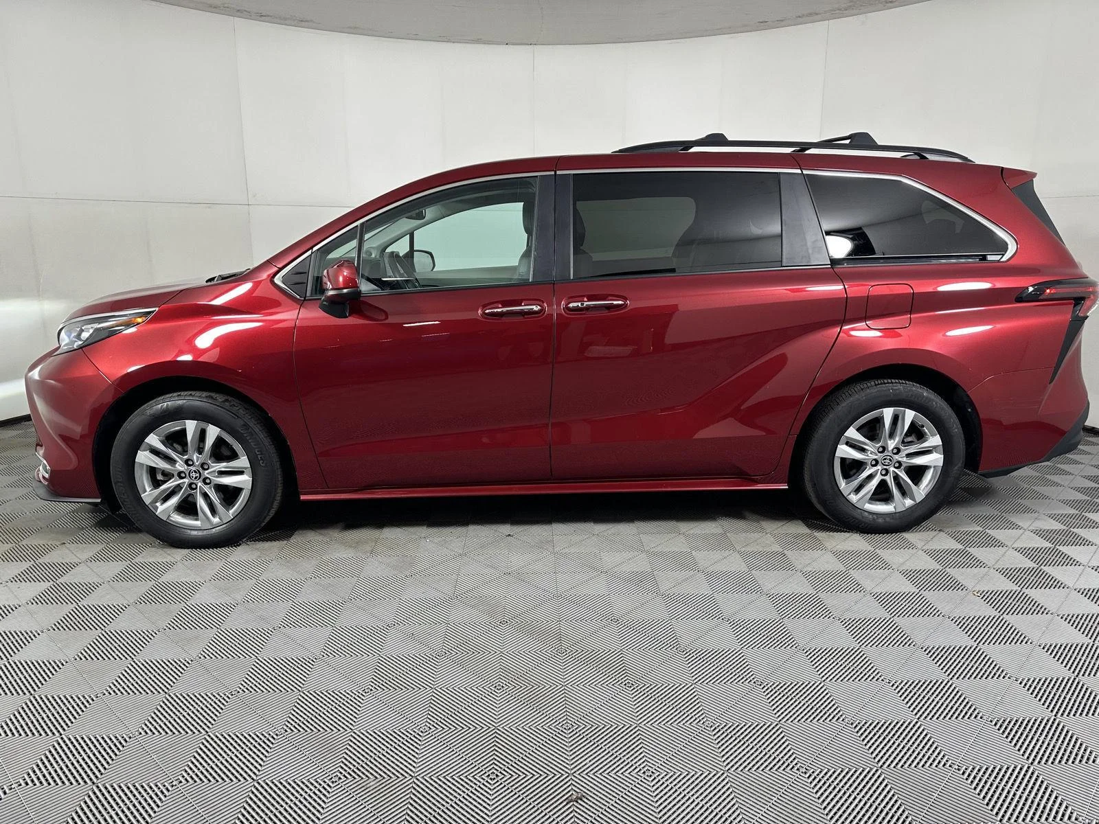 Used 2024 Ruby Flare Pearl Toyota XLE image 5