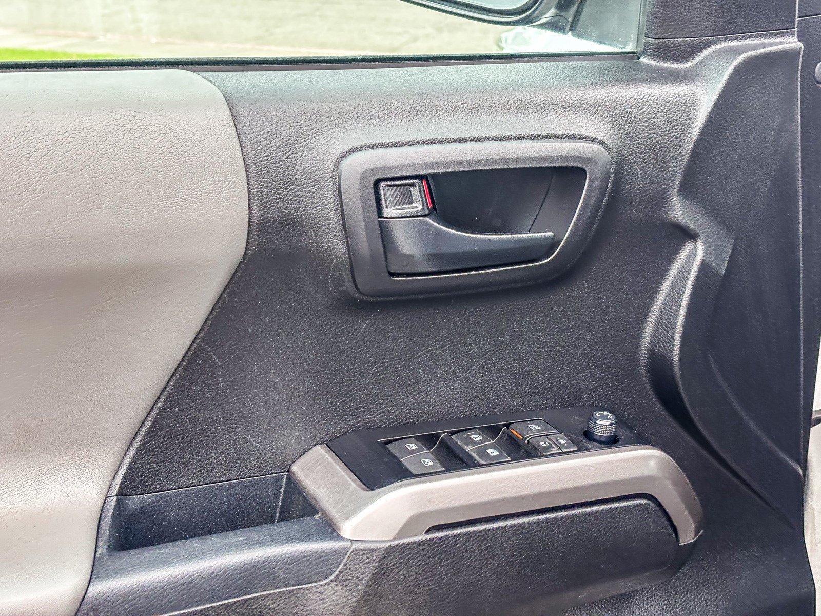 Used 2023 Ice Cap Toyota SR5 image 21