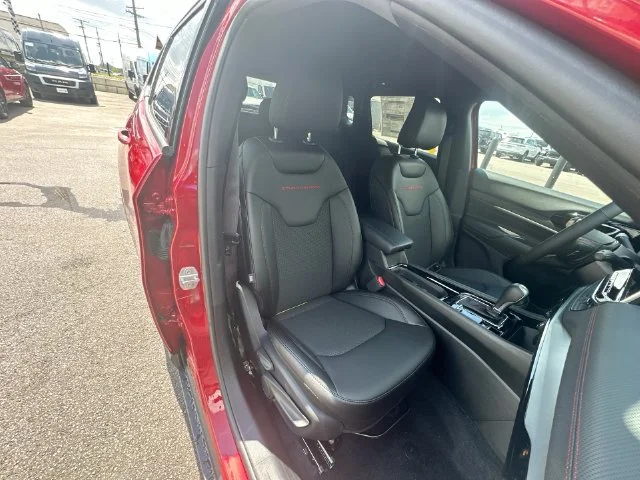 New 2026 Red Hot Pearl-Coat Exterior Paint Jeep Trailhawk image 26