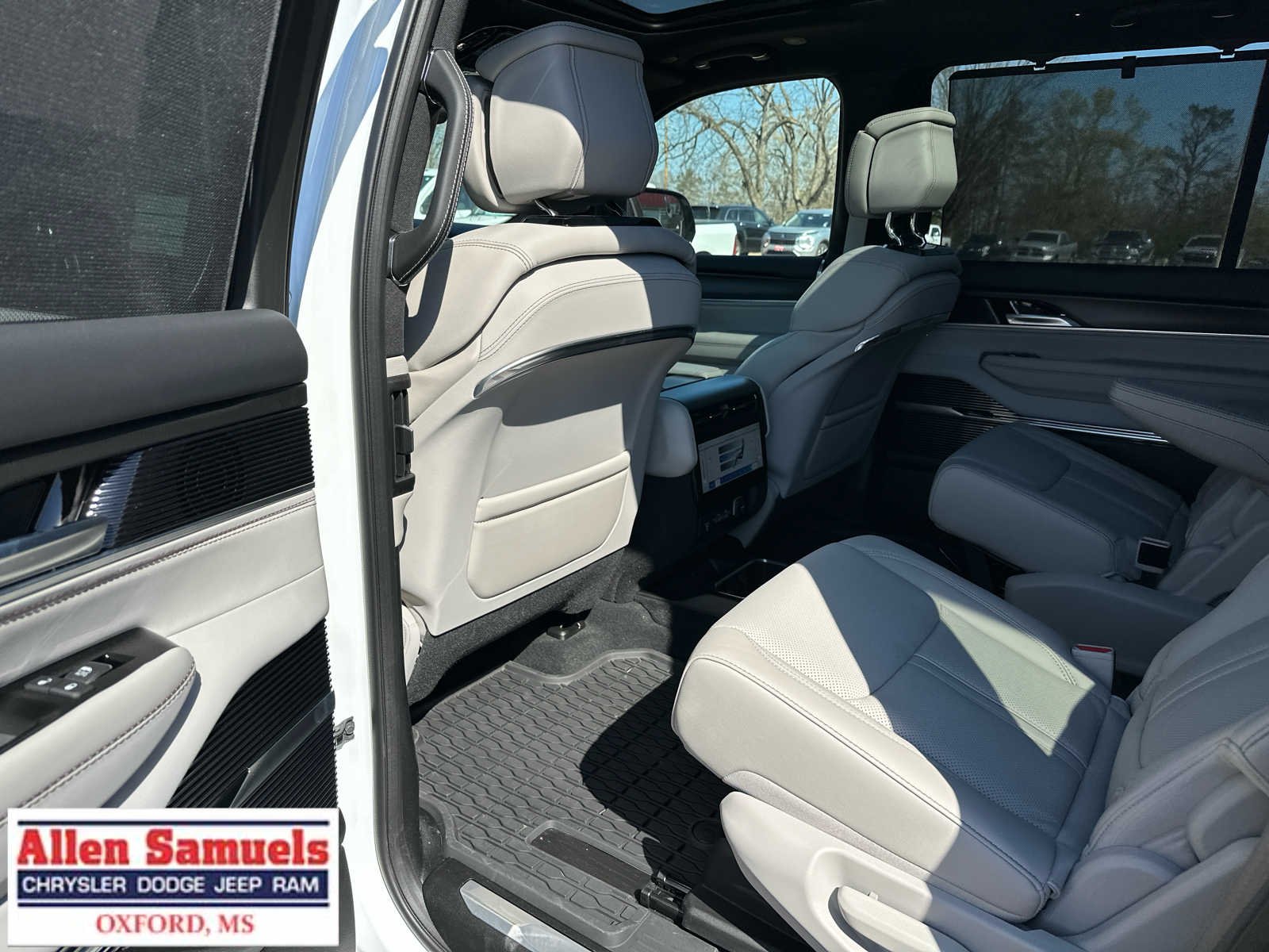 2026 Jeep Grand Wagoneer Summit Obsidian - Photo 12