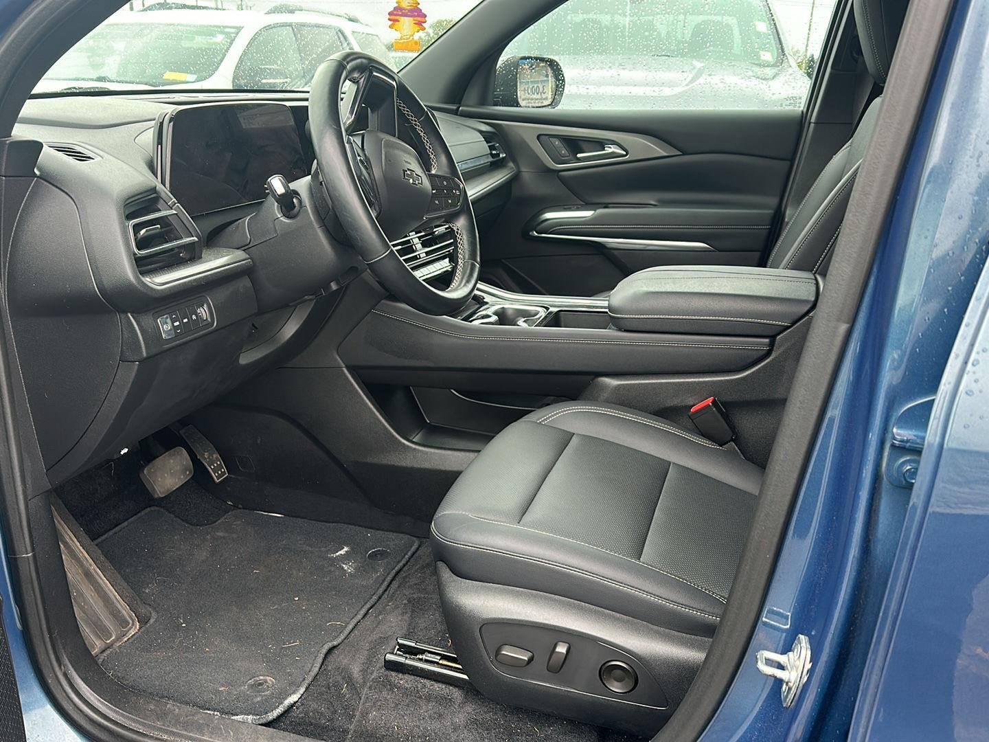 Used 2025 Lakeshore Blue Metallic Chevrolet LT image 6