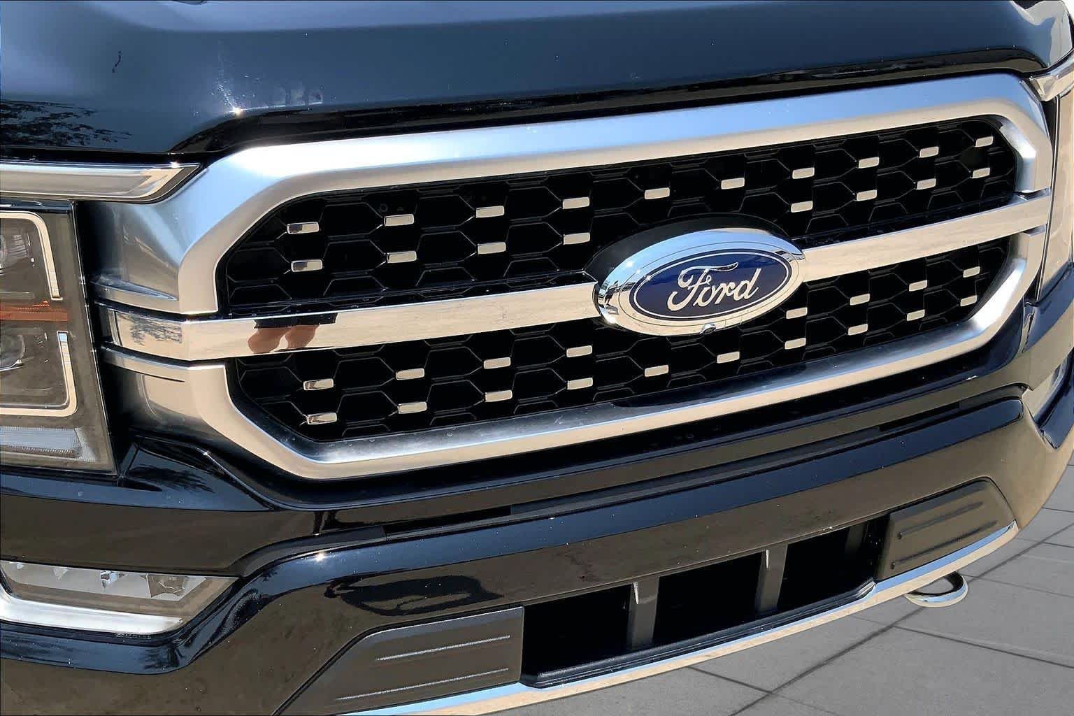Used 2021 Agate Black Ford Platinum image 30