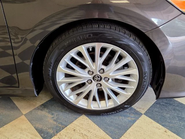 Used 2018 Brown Toyota XLE image 11