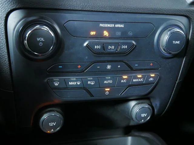 Used 2020 Silver Ford XLT image 22