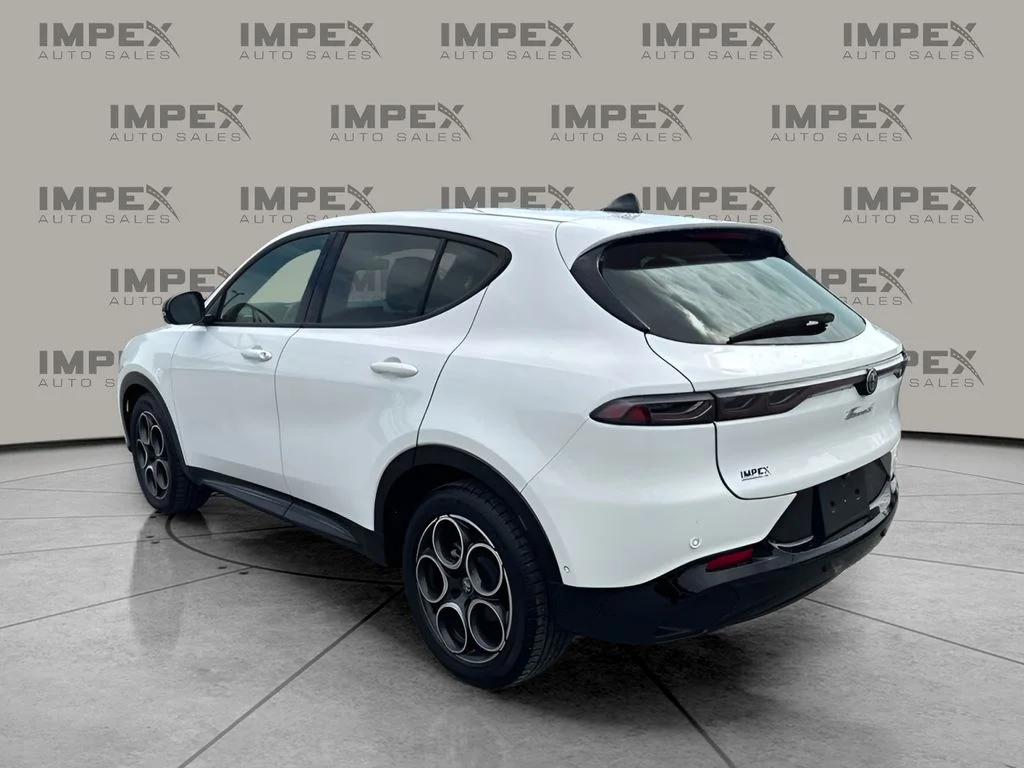 Used 2025 White Alfa Romeo Base image 2