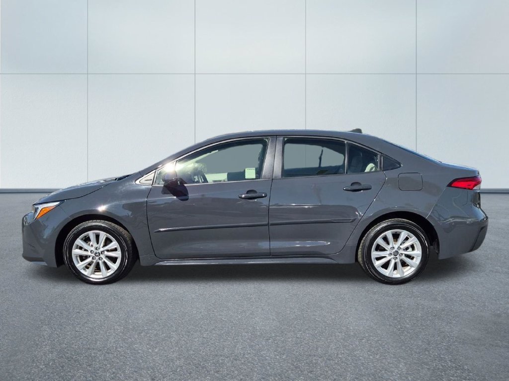 Used 2025  Toyota LE image 3