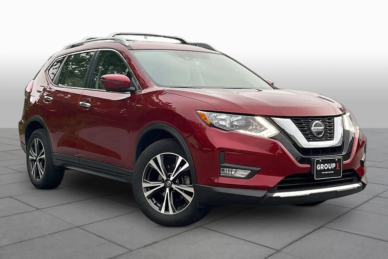 Used 2020 Scarlet Ember Tintcoat Nissan SV image 2