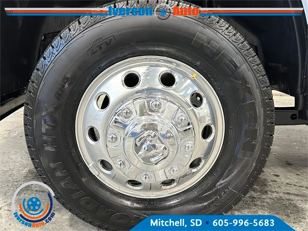 New 2026 Bright White Clear-Coat Exterior Paint RAM Laramie image 11