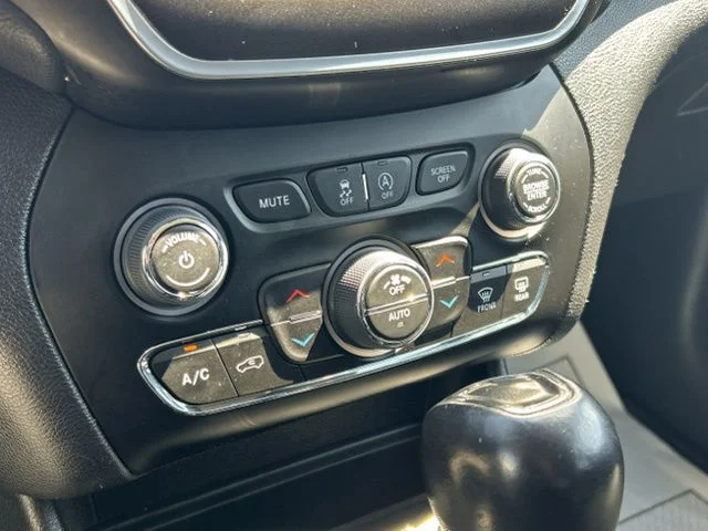 Used 2020 Beige Jeep Trailhawk image 46