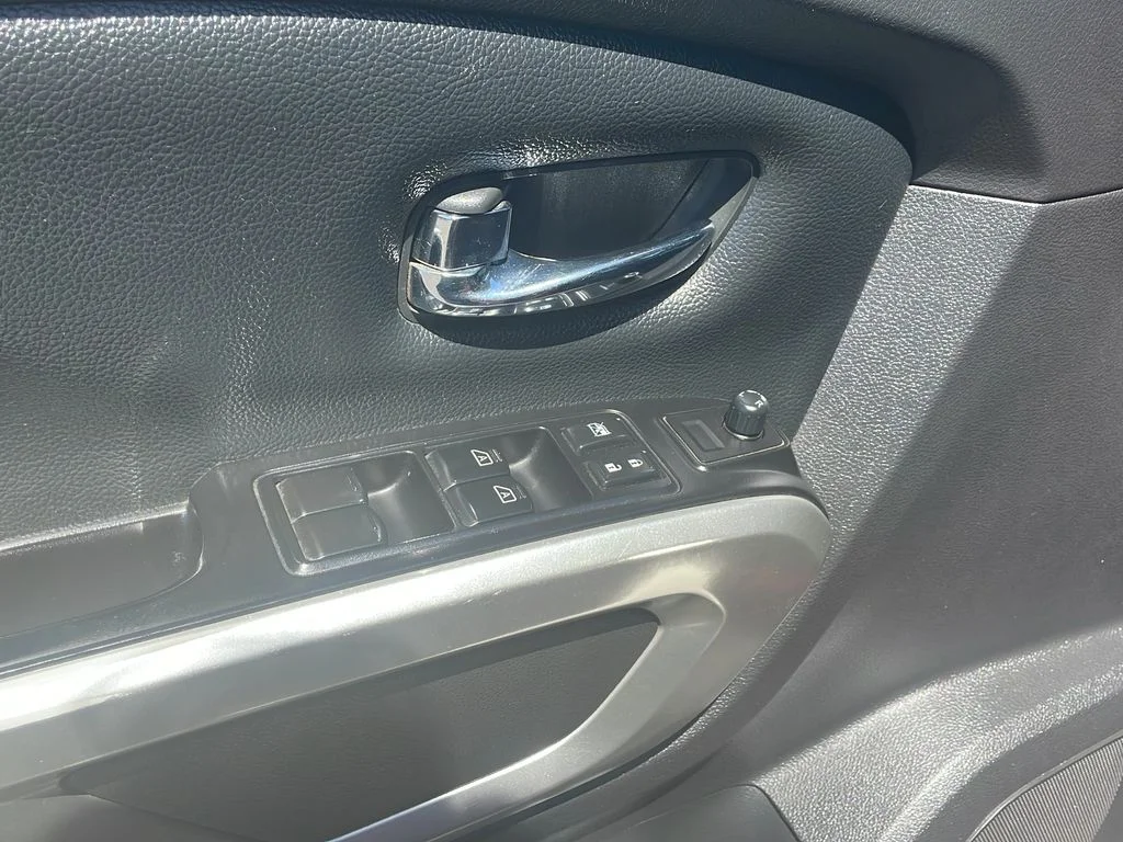 Used 2017 Cayenne Red Nissan SV image 10