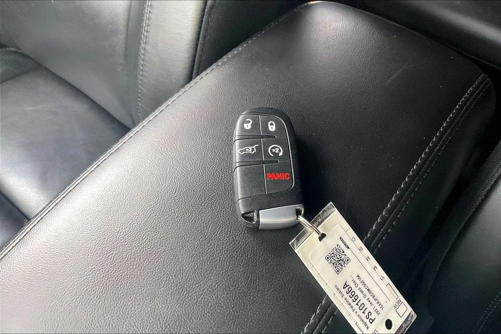 Used 2021 Silver Jeep Limited image 11