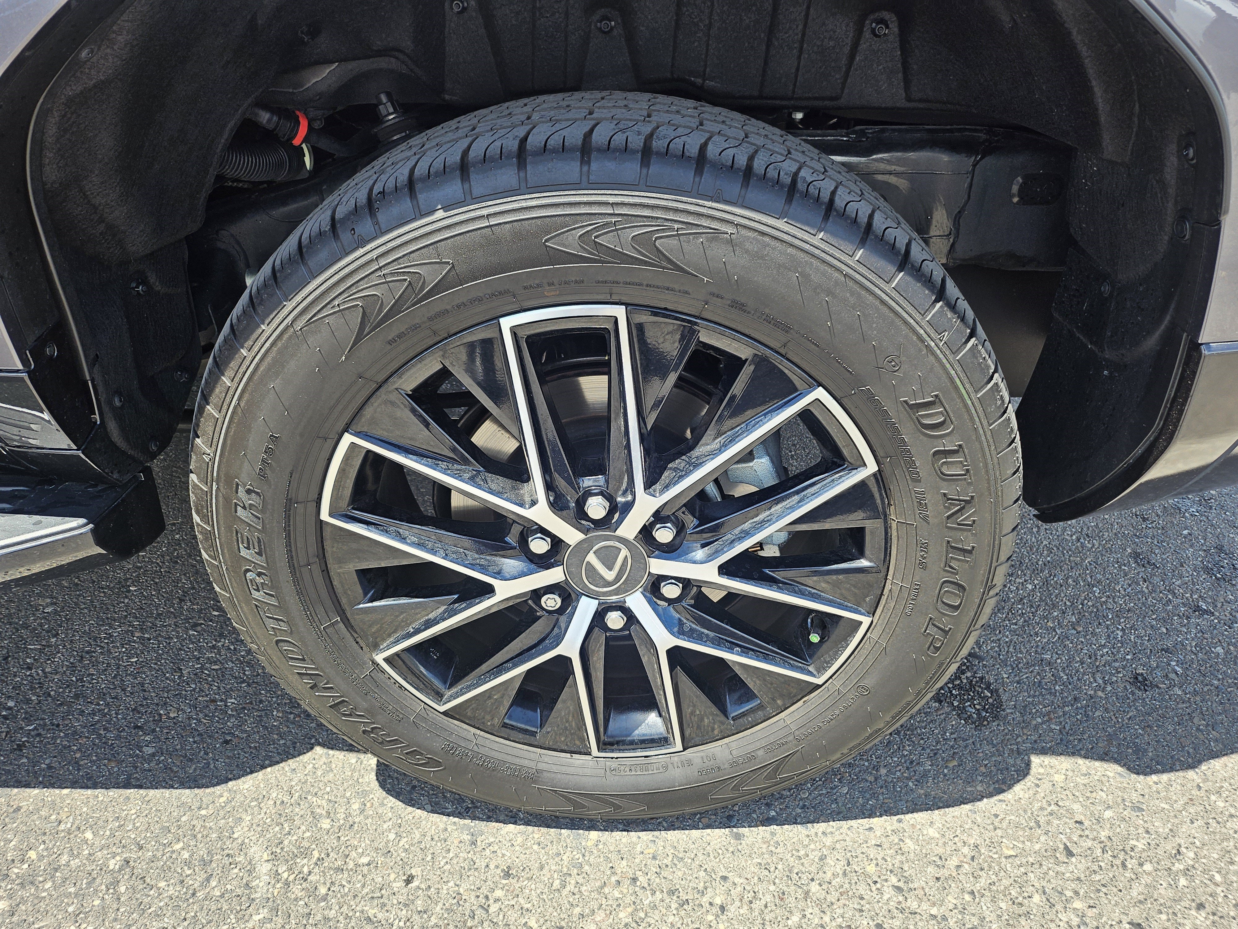 Certified Used 2025 NEBULA GRAY PEARL Lexus 550 Premium+ image 17