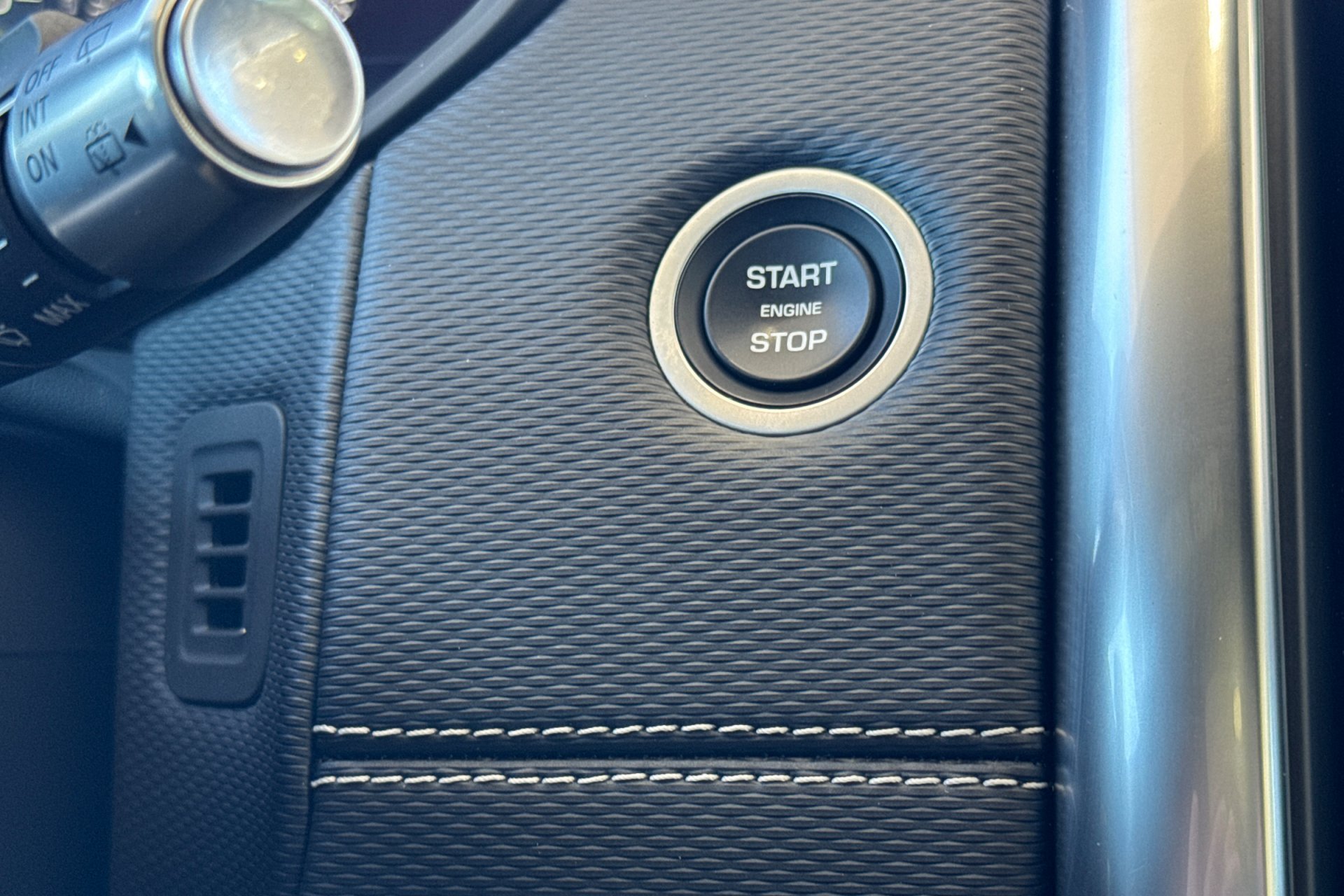 Used 2021 Portofino Blue Metallic Land Rover R-Dynamic S image 24