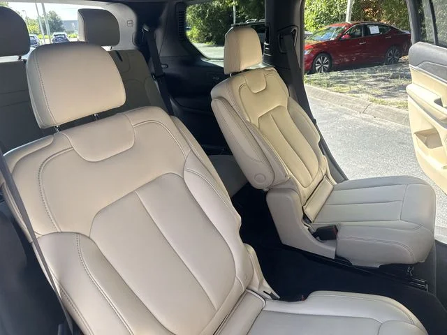 Used 2023 White Jeep Limited image 11