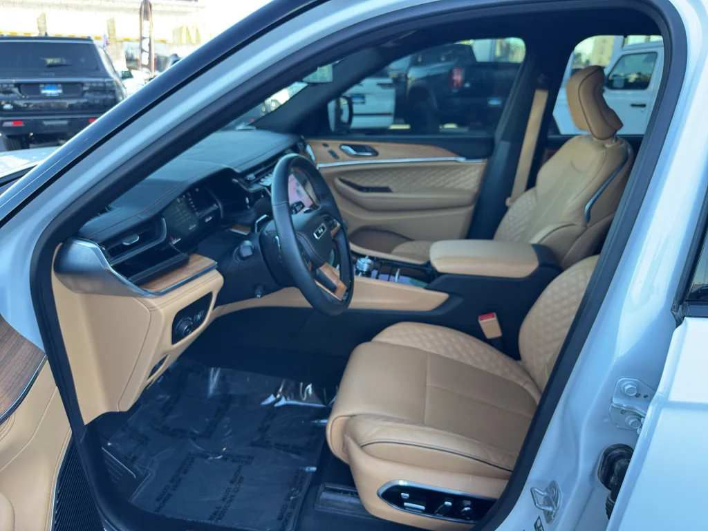 Used 2025 Bright White Clearcoat Jeep Summit Reserve image 32