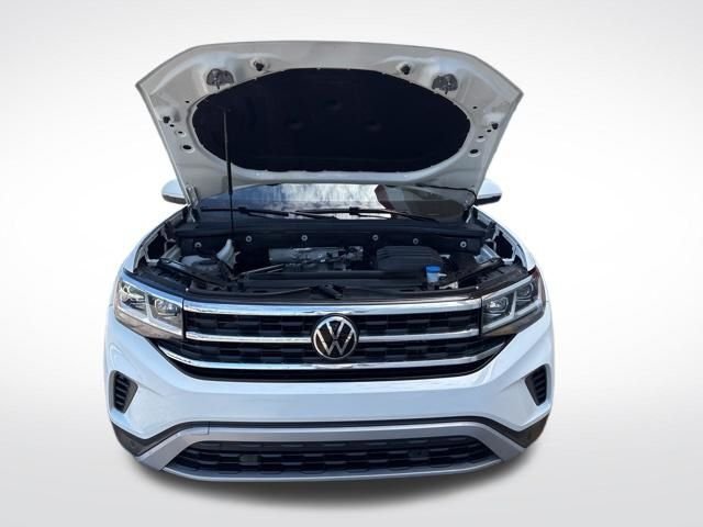 Used 2023 White Volkswagen 2.0T SE w/Technology image 34