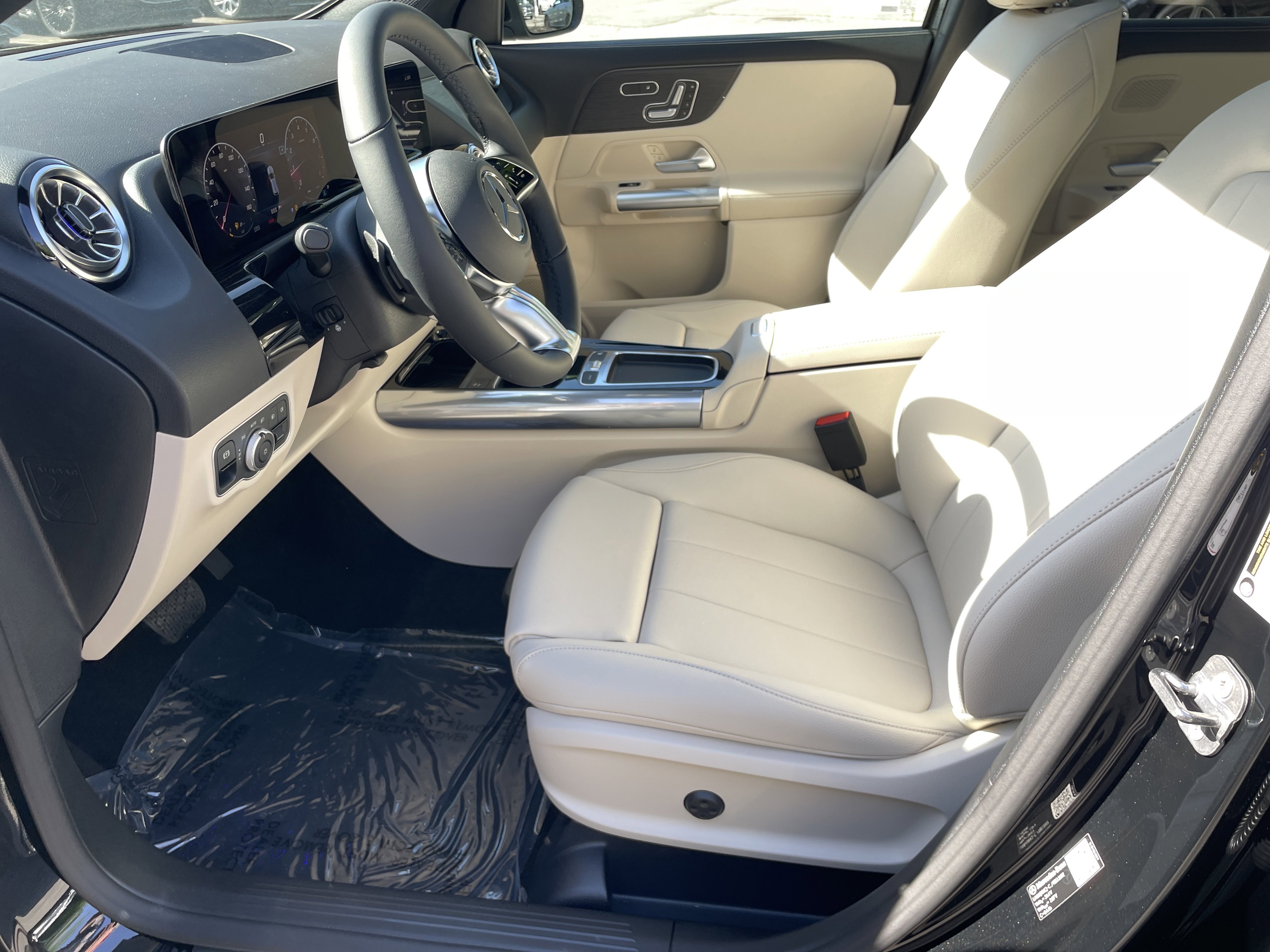 New 2026 Cosmos Black Metallic Mercedes-Benz GLA 250 SUV image 18