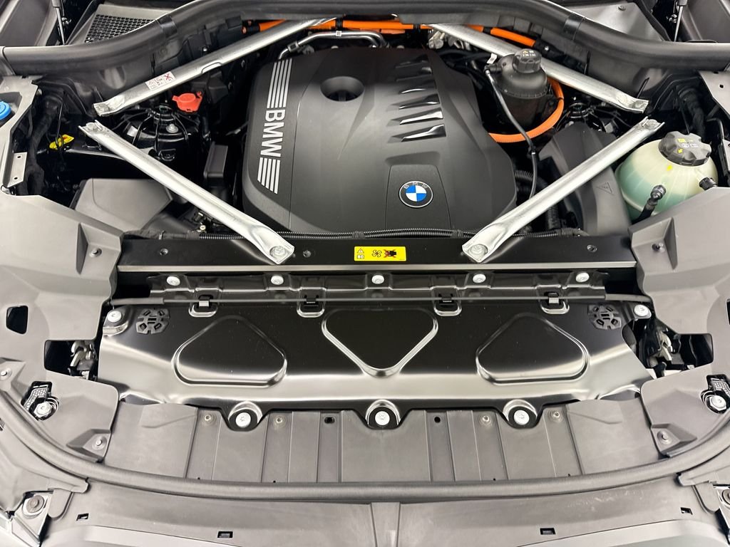 New 2026 Black Sapphire Metallic BMW xDrive50e image 28