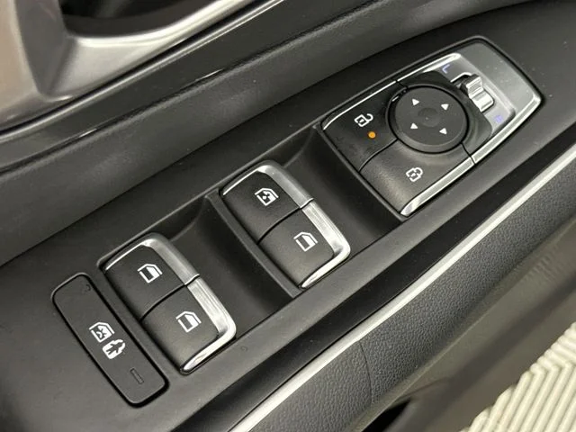 New 2026 Ivory Silver Kia S image 13