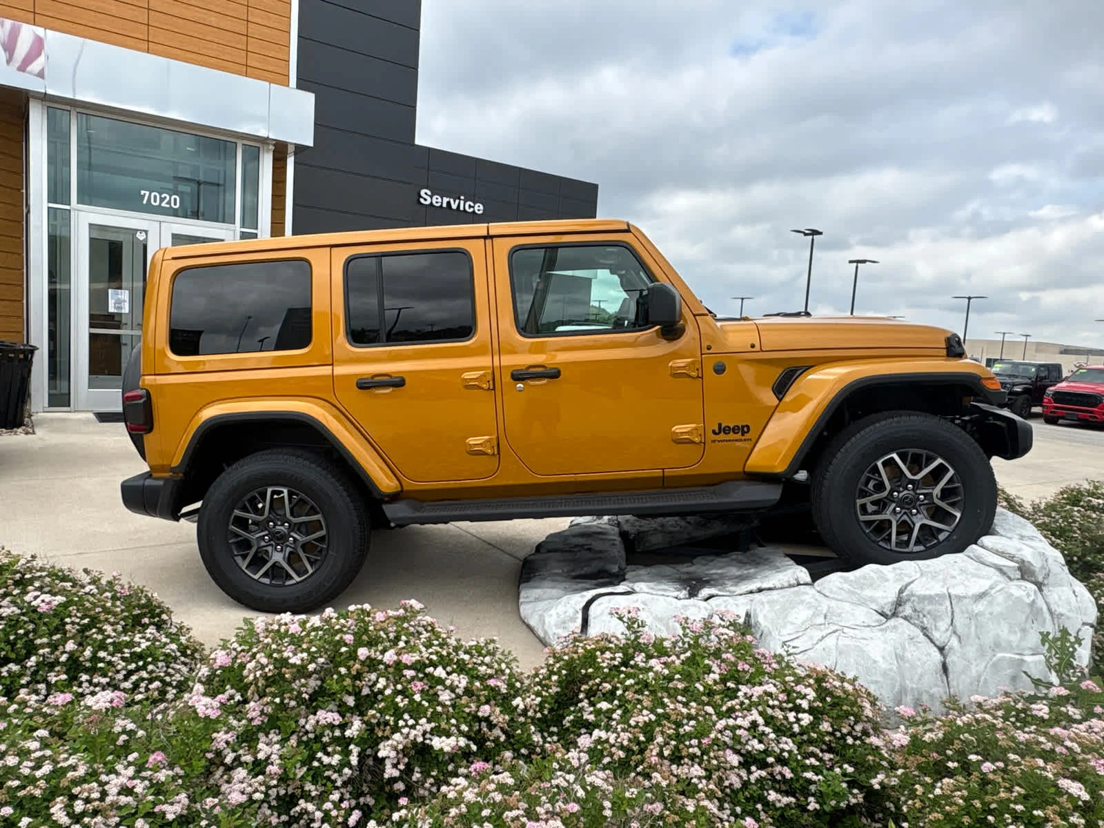 New 2026 Goldilocks Exterior Paint Jeep Sahara image 10