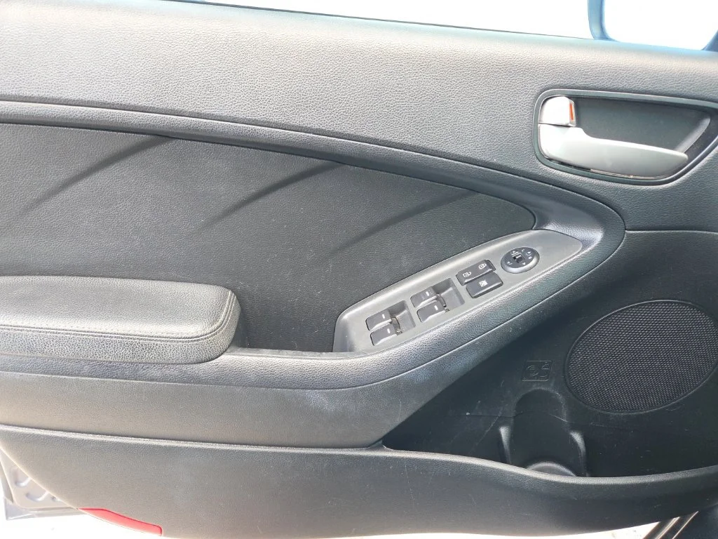 Used 2018  Kia LX image 3