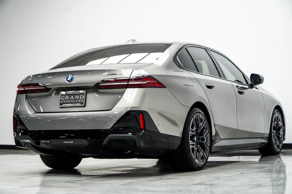 Used 2026 Gray BMW eDrive40 image 17
