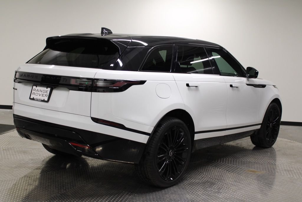 Used 2026 Fuji White Land Rover Dynamic SE image 7