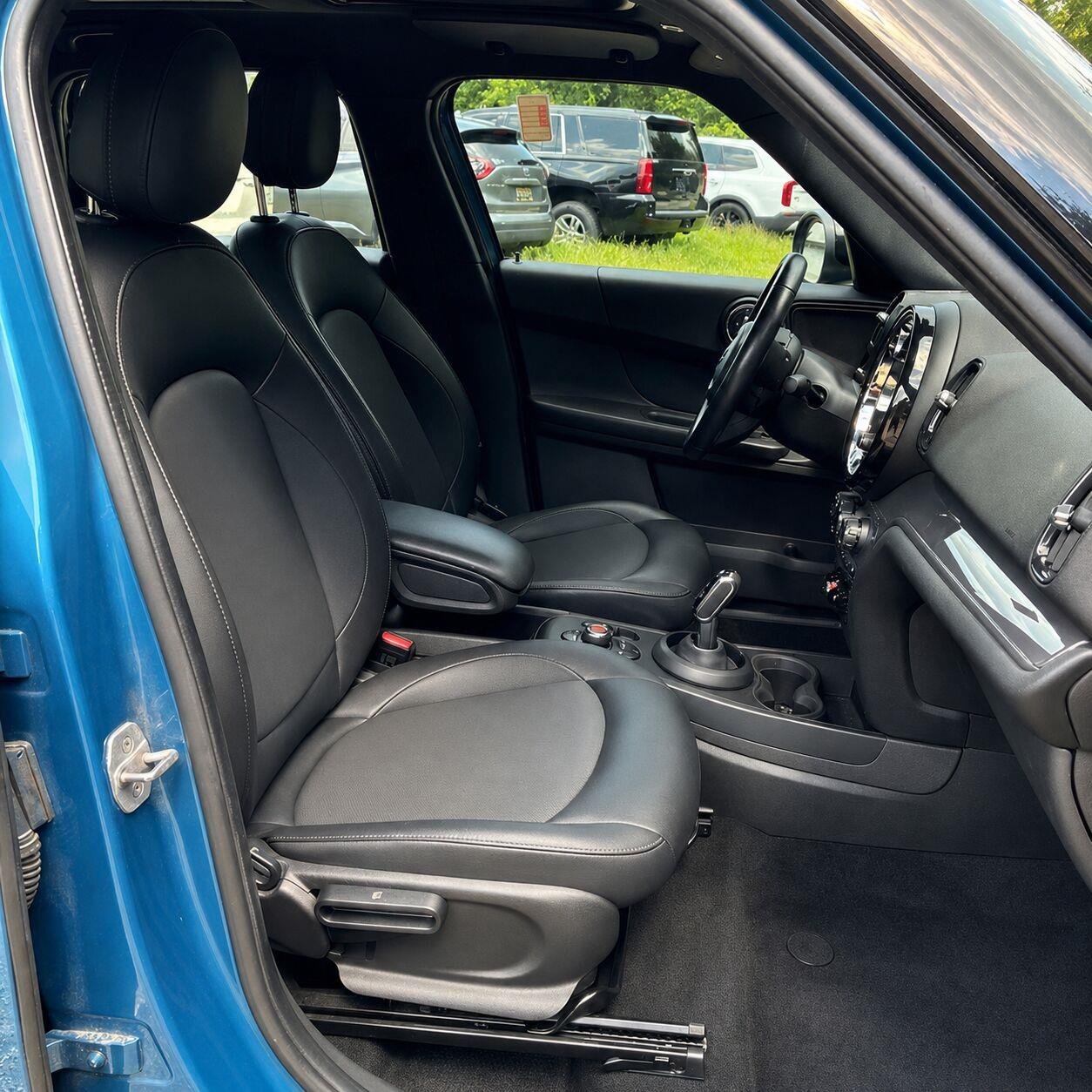 Used 2022 Island Blue Metallic MINI Oxford Edition image 11