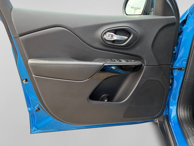 Used 2021 Hydro Blue Jeep Altitude image 13