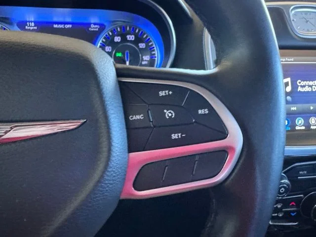 2018 Chrysler 300 Touring - Photo 16