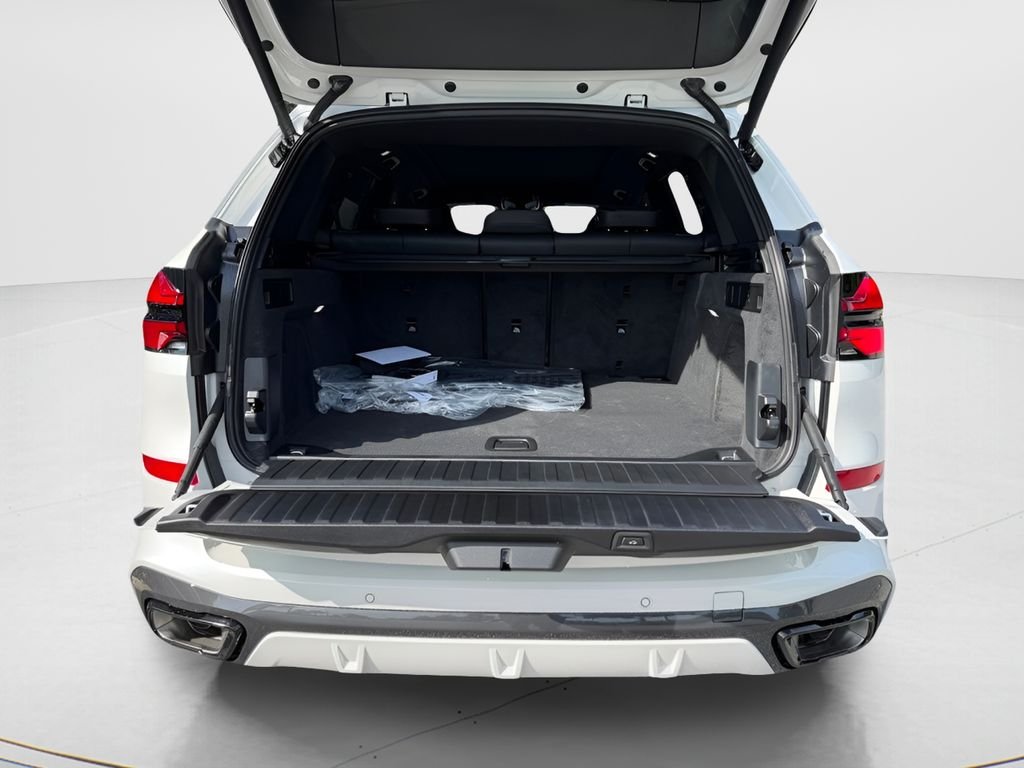 New 2026 Mineral White Metallic BMW xDrive40i image 22