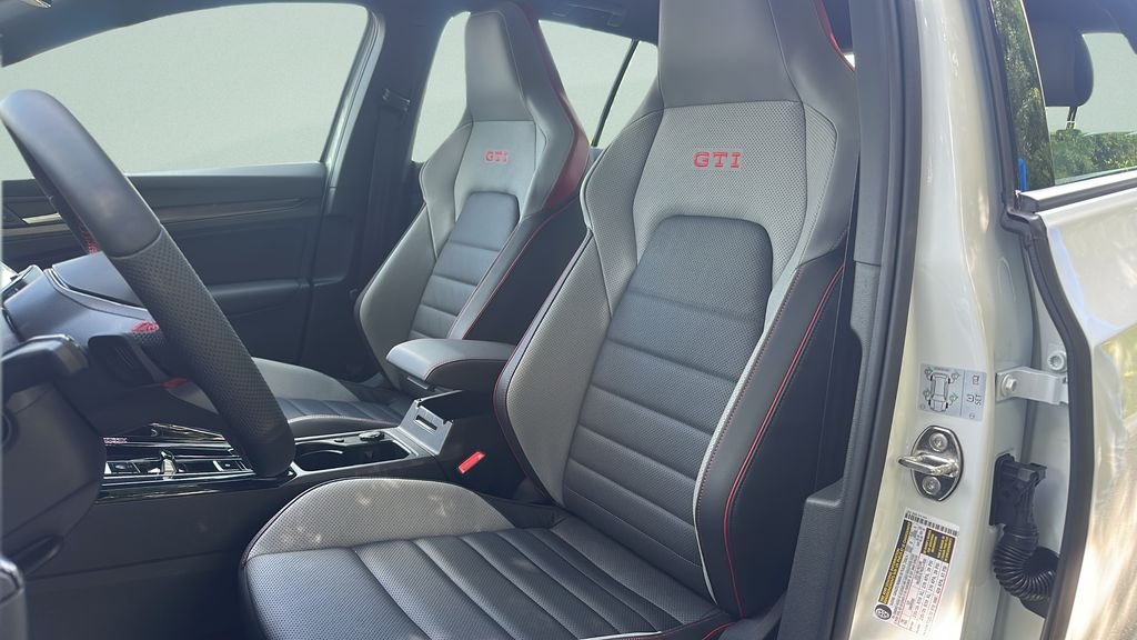 New 2026 Opal White Pearl Volkswagen Autobahn image 24